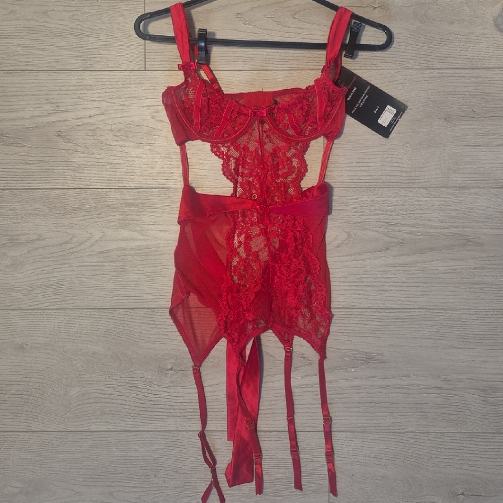 Chic Red Lace Chemise